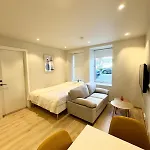 Bright & Cozy Studio - Central Location